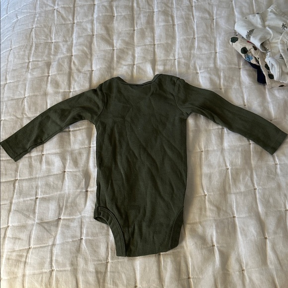 8 piece 6-9mo. Cozy Baby Boy Clothes (029) - Picture 15 of 16